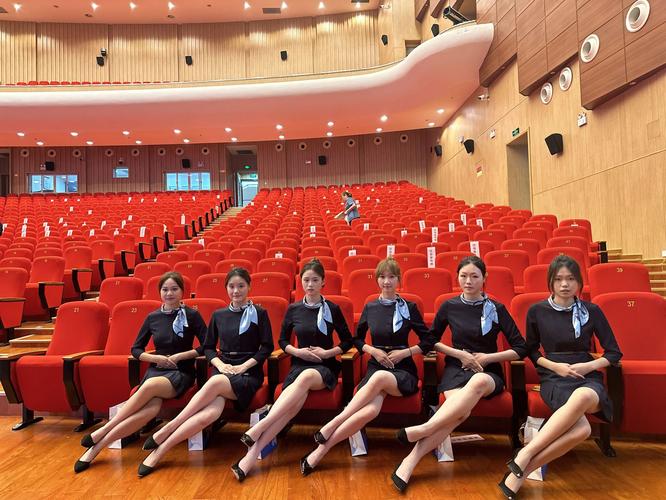 校藝術(shù)團(tuán)禮儀隊(duì)受邀參加2025年書(shū)香重慶全民閱讀盛典